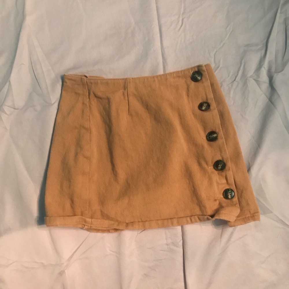Mini skirt with bottons